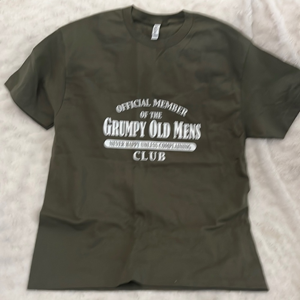 New mens Hunter green “grumpy old men’s  “tshirt